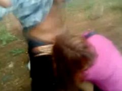 Estupradores Abusando de uma Garota