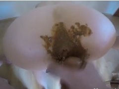 Esposa defecando no pênis do marido